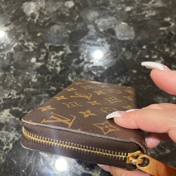 Louis Vuitton Zippy Wallet - Picture 5 of 8